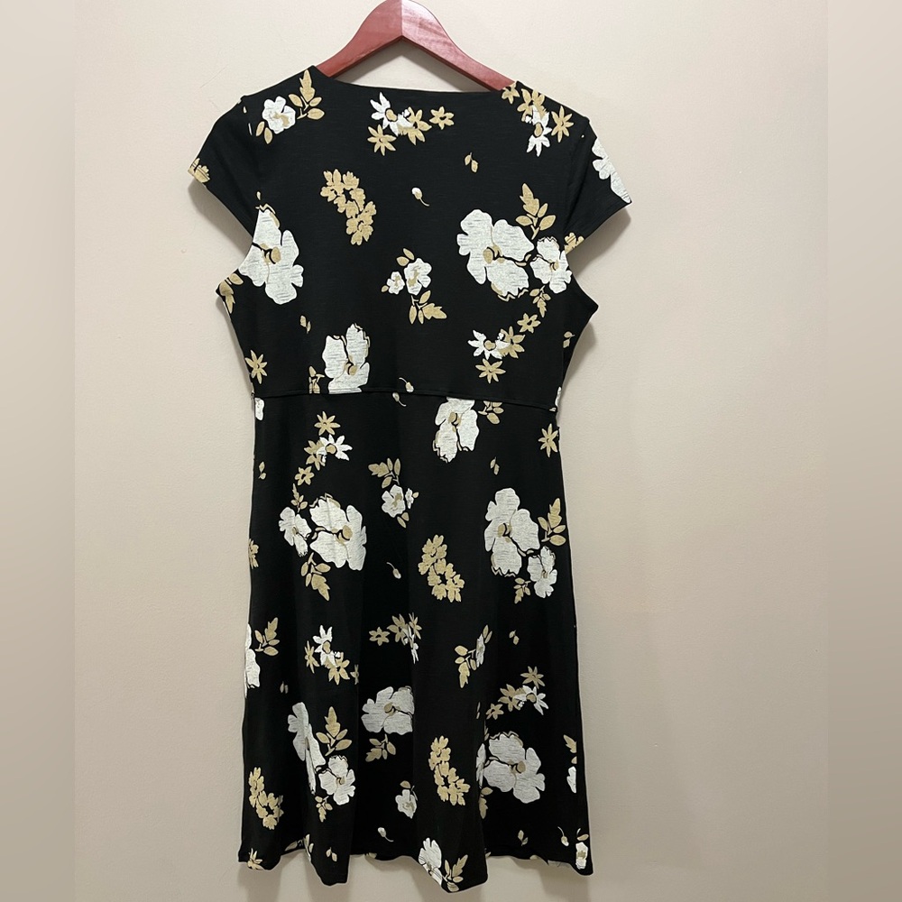 Toad&Co | AMELIA SHORT SLEEVE DRESS BLACK FLOWER PRINT  women’s L - Picture 3 of 12